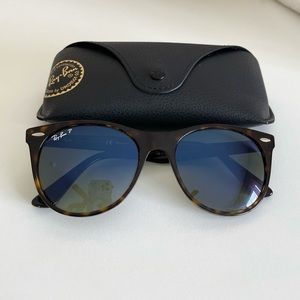 Women’s Polarized Ray-Ban Wayfarer II Classic
